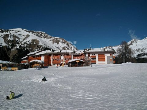BERGAMO - VALLEVES APARTMENT FOR SALE ON THE SKI SLOPES. Brembana Valley, San Simone Village, Valleve BG. At 1,600 meters above sea level, at one of the highest peaks in the province of Bergamo, located directly on the ski slopes, an enviable 40 m2 a...