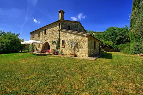 In one of the most characteristic scenarios of Tuscany, between Val d'Orcia (Unesco World Heritage Site) and Val di Chiana, in a unique environmental, historical and cultural context, stands this beautiful renovated farmhouse divided into 5 comfortab...