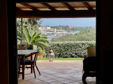 In the exclusive and prestigious area of Porto Cervo, we offer for sale a splendid terraced house, with a modern style and attention to the smallest details. The property, recently built and in excellent condition, is spread over a total area of 100 ...