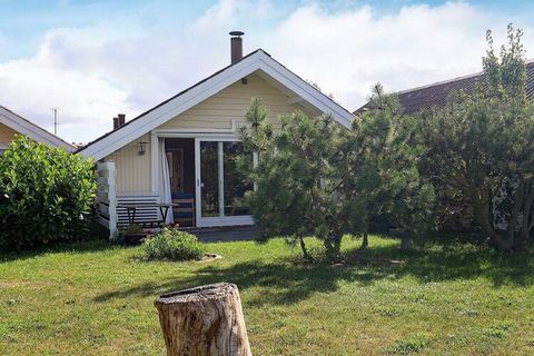 Terraced house located approx. 100 m from the sea and with approx. 150 m to the small harbor at Hårbølle Bridge, where there are fishing boats where you can buy freshly caught fish. In the cottage you can watch TV via Chromecast. You can also fish fr...