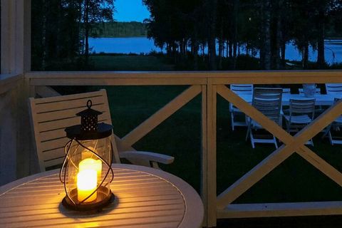 This charming holiday home is a traditional Swedish cottage set only fifty metres from lake Ragvaldstjärn. Private 200 m shore along the lake. The two-storey cottage was fully renovated in 2003 and the interior is tastefully decorated in a traditiona...