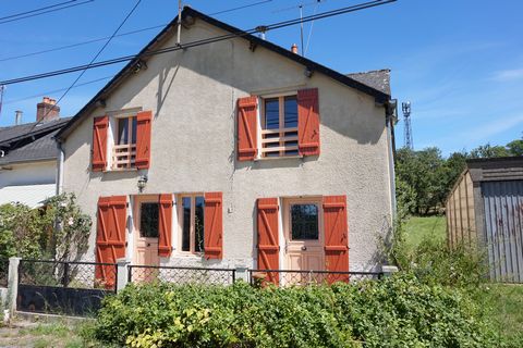 Village house of 89 m2 to refresh, semi-detached on one side, composed of an entrance kitchen of 17.90 m2 (provide development) open to a living room of 18.5 m2. A bathroom of 4 m2 preceded by a space of 3 m2. Upstairs a large landing of 13 m2 leads ...