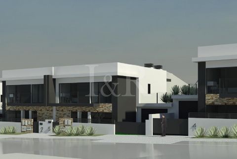 Brand new 4-bedroom villa for sale in Sobreda, located in a quiet residential area close to the beaches of Costa da Caparica and 20 minutes from the centre of Lisbon. Under construction project with the possibility of choosing finishes in Sobreda, th...