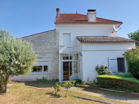 House on 2 levels with convertible attic (subject to necessary permissions), attached garage and shed on a large plot of 1370m². The house of 152m² is composed of 4 bedrooms, a large kitchen,living/dining room, office, cellar and pantry, a bathroom a...