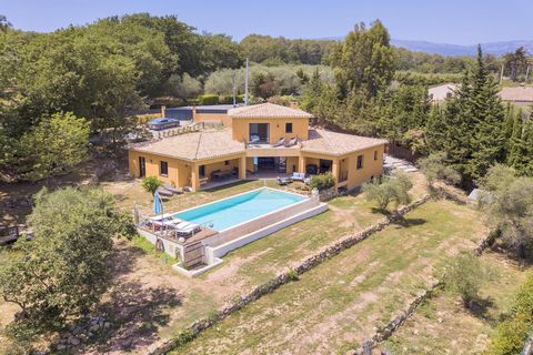 This beautiful villa is located in a residential area near the charming village of Valbonne. It boasts a dominant position with a stunning open view. The villa comprises an entrance hall, a large and bright living/dining room, an open fitted kitchen,...