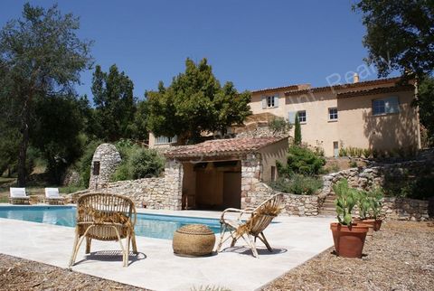 In the heart of the Verdon Regional Park is this magnificent property of 220 m2 on a plot of about 3 hectares. Restored throughout using beautiful materials such as terracotta floors, woodwork, and Salernes tiles in the bathrooms. A beautiful interio...