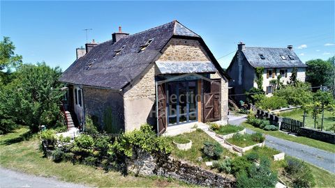 On the heights of Saint Felix De Lunel, not far from the center of the village,very close from its castle, Selection Habitat offers you this old restored barn from the 1900s. You will be seduced by this beautiful stone character residence. A property...