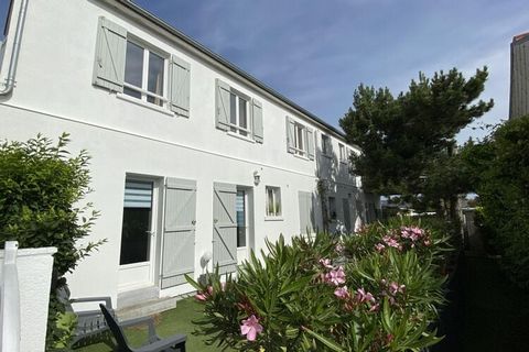 In the middle of one of the most popular seaside resorts in Picardy, Cayeux, and only 500 m from the sandy beach, you will find this comfortable holiday home on the ground floor of a pretty building with two units. The sheltered, spacious terrace are...