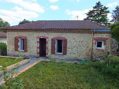 Character stone house, 70 m2, single storey, 4 rooms, with garden, plus 1T2 to be finished, and a workshop of 65 m2 with independent access, all on a plot of 380 m2, in the heart of town, in Eauze 32800, dynamic and cultural city, schools and college...