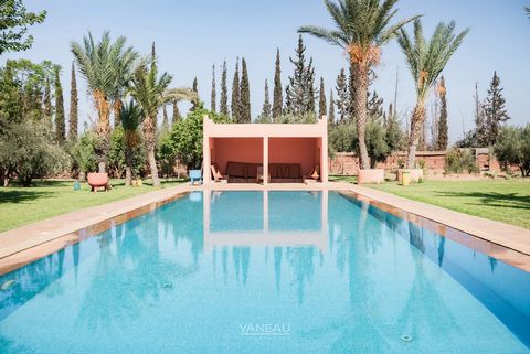 Route de L'Ourika, Land of 1 hectare with Villa of 500m² with swimming pool. This plot of land with a beautiful family house 20 minutes from the center of Marrakech comprising 4 bedrooms each with their bathrooms, one of which is a master. The house ...