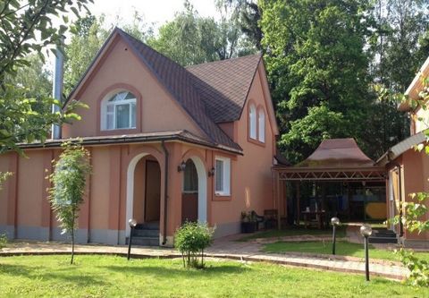 We propose into the lease of the 2nd storeyed cottage with the total area of 300 sq. m. Cottage is surrendered on day, output and holidays. In it is a hall with the comfortable fireplace to 40 square meters, spacious kitchen with the dining room with...