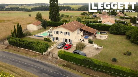 A23246JR16 - This wonderful house, with some recent major improvements (double glazed windows, kitchen, pool, bathrooms, wood burner etc), is situated perfectly between Barbezieux and Chalais. This property has potential to generate income from the s...