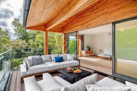 Close to the center of Garches and the train station, on the second floor of a brand-new residence with a resolutely contemporary style and a private lane, this 140.56m² Carrez duplex (194m² floor area) boasts a magnificent view over the Parc de Sain...