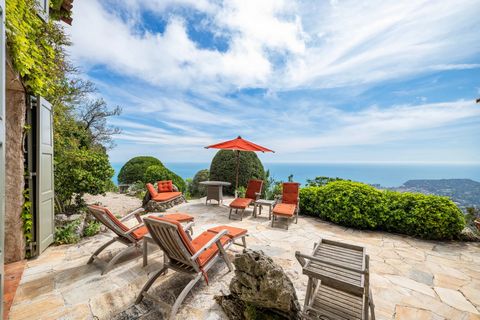 Located near Monaco, on the heights of Villefranche sur Mer, in a bucolic setting, superb Provencal-style property brimming with charm and offering breathtaking views of the sea and Saint-Jean-Cap-Ferrat. Set in over 9,000m2 of flat land planted with...