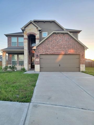 This amazing two-story Long Lake Home has a beautiful brick and stone elevation! and high Ceilings This home features 4 bedrooms, 3.5 baths with an attached 2-car garage, huge gameroom! THERE ARE TWO beatiful LIVING room SUITE IN THIS HOME 1st & 2nd ...