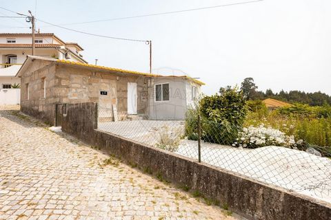 2 BEDROOM SINGLE STOREY HOUSE, INDEPENDENT WITH LAND 2KM FROM THE CENTER OF PENAFIEL   House under renovation, needing only a few finishes; It has double-glazed window frames, sandwich tile and interior walls; Excellent sun exposure; Located close to...