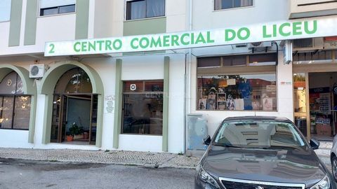 Looking for a unique opportunity to set up your business in a prime location? We have the perfect space for you! Located in the heart of Bairro do Liceu, this 18m² shop is situated within the Liceu Shopping Centre, thus offering a strategic location ...