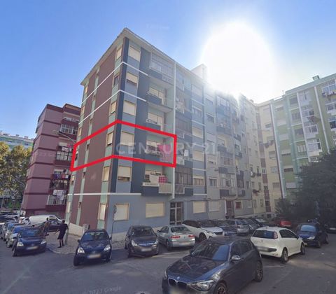 Apartment with 3 rooms, on a 2th floor, in Agualva-Cacem. Inserted in a building with elevator. Property with lots of light, sun, tranquility and ready to move in. Solar orientation: East - West. An area served by transport, schools and services, as ...