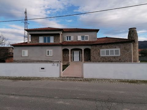 House practically like new and with 363m2, 1 min from the city center consisting of 5 bedrooms and 4 bathrooms with a plot of 5460m2. Wide views. Mark your visit ________________________________________________________________________________________...