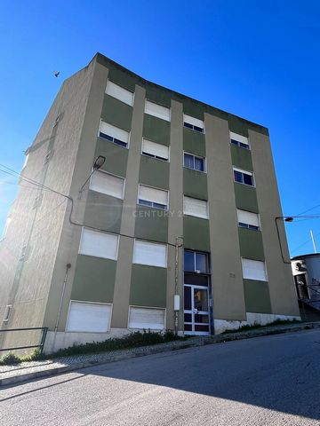 Attention occupied property. Sale of half of the property. Visits are not possible. 2 bedroom apartment with a total area of 57 m2, in Alverca do Ribatejo, Vila Franca de Xira. Apartment located on the 2nd floor, in a 5-storey building. Well located ...