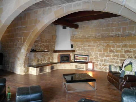 Double fronted highly converted house of character. Set in the heart of Zejtun and dating back to the year 1546. Originally the property was 3 houses that were converted into one. Property consists of a welcoming hall a formal sitting room and a sepa...
