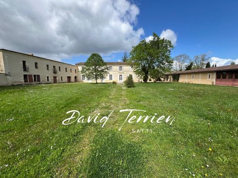 David TERRIEN (0638899217) vous propose : Situé dans la charmante commune de Montussan (33450) aux portes de Bordeaux, ce Manoir se distingue par ses vastes superficies, 1500m2 de surface habitables sur un terrain de 13117 m². Le Manoir est répartie ...