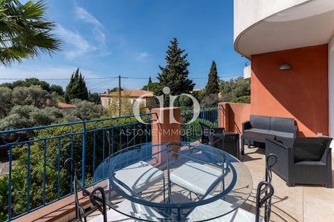 Quiet, superbly located on the heights of Bandol in a pretty secure residence of 7 co-owners, beautiful 48m2 apartment opening onto a very pleasant 13m2 terrace. Facing south, it includes a living room with open kitchen opening onto the terrace from ...