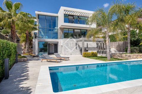 In the picturesque town of Blanes, on the prestigious Costa Brava, is this impressive villa. Specifically, it is located in Cala Sant Francesc, a coveted development with 24-hour security, a community pool and exclusive tennis courts for residents. T...