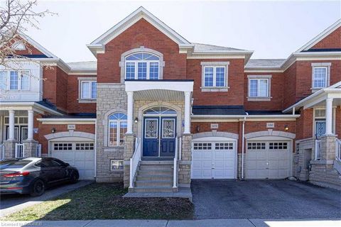 Better than New!!! Modern & Functional, Absolutely Stunning Executive T-H In The Preserve -Oakville! Truly Immaculate!3+2 Beds & 3+1Baths, Fantastic Layout. Dark Hdwd Throughout, 9'Ceiling M. Fl. Gorgeous Open Concept Eat-In Kitchen W' W/O To Great F...