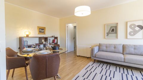 This stylish one-bedroom apartment is located in a privileged position, adjacent to the emblematic Mercado de Bom Sucesso, a cultural and gastronomic reference in the city of Porto. The property has a distinct charm that combines traditional and cont...