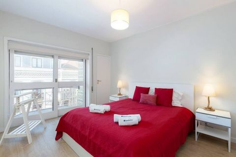 If you are looking for a place with balcony and a short distance from the beach, then this apartment in Matosinhos is the right place for you! The apartment has 3 bedrooms, 2 bathrooms, a kitchen equipped with all necessary amenities and a furnished ...