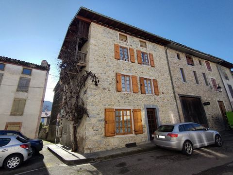 In the village of Belesta at the foot of the mountains, come and discover this stone house of approximately 114 m² arranged on 3 levels. The ground floor is made up of a living room with fireplace, a kitchen to be fitted out and a bathroom with toile...