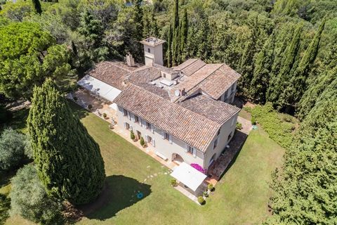 In a bucolic environment, beautiful property consisting of three buildings for a total surface of sqm 1000 set in a nice and quiet area, located 15 minutes from Mougins. The main house is about sqm 630 and consists of 4 en-suite bedrooms, large recep...