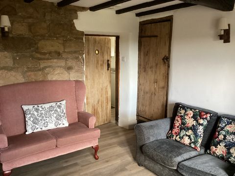 Newly refurbished cosy country cottage in the pretty village of Holbrook, Derbyshire, surrounded by beautiful scenery yet with good transport links to Nottingham, Derby, Sheffield and Birmingham. Over 200 years old, with original features and a log b...