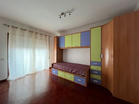 A comfortable, furnished flat in a central location. It has 2 double bedrooms and 1 single bedroom in a 3-bedroom flat. This flat is located in a quiet area, a 2-minute walk from Santo Ovídio metro station, which can take you directly to Porto city c...