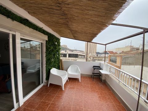 Double bedroom for rent in Alicante city center. The apartment has been refurbished entirely and is fully furnished. There are 3 double bedrooms and the coliving areas are the kitchen/lounge, the bathroom and the huge terrace.