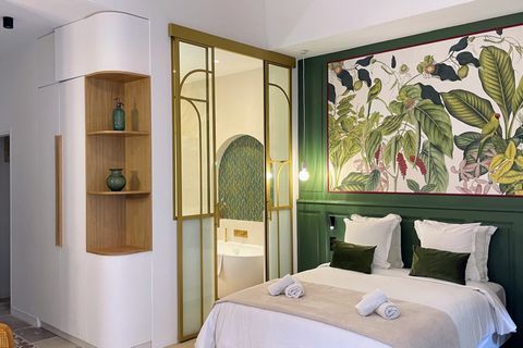 Home Chic Home - Les Suites de La Comédie - Suite 4 Hello and welcome to Home Chic Home, a set of comfortable apartments, completely renovated and furnished with chic and designer decoration to make you feel at home, ideally located in the center of ...