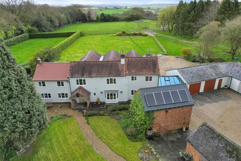 Hunt Lane Farm enjoys a semi-rural setting, approximately 9 miles west of Leicester City. Available with NO CHAIN and not subject to a listed status this fully refurbished, former farm still offers further development potential. Standing in just unde...