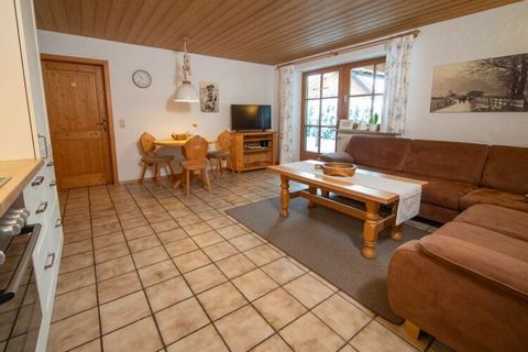 Mieszkanie wakacyjne w domu z dużym ogrodem, położone bezpośrednio nad jeziorem Forggensee, oferuje mnóstwo miejsca na udane wakacje o każdej porze roku.