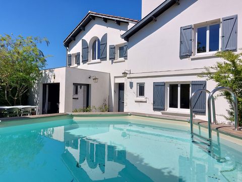 Dpt Tarn et Garonne (82), à vendre MONTAUBAN maison de ville P6 - Terrain de 300,00 m² Avec garage, dépendance, jardin et piscine hors sol
