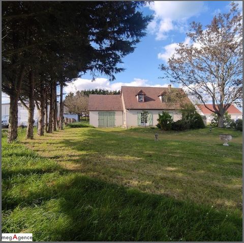 Mehers, typical village of wine-growing Sologne, natural area of ecological, fauna and flora interest, 15 minutes from Contres, 30 minutes from Blois and 30 from Romorantin. -Dating from 1984, this house to be refreshed, spacious and bright, offers y...