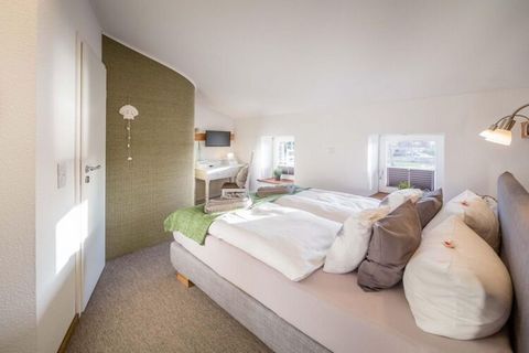 Our Teichblick apartment is located on the village street with a pond opposite on the first floor of a red brick building. It has its own entrance via an external staircase. The living room is only separated from the bedroom by open beams. The bedroo...