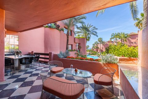 Located in Estepona. Unique apartment with two terraces and sea views and close to the beach This recently refurbished apartment in an exclusive urbanization Menara Beach has the charm of having two terraces and the possibility of enjoying the sun fr...
