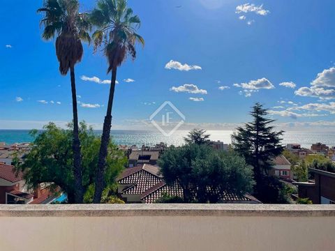This fantastic house is located in a quiet and central residential area of El Masnou, a few minutes walk from the beach, the train station and all kinds of amenities. El Masnou is a coastal town located just 15 minutes from Barcelona that offers many...