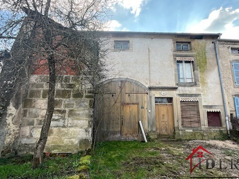 You're ready to do some total renovation work. This property is made for you. The IDLR agency in Bourbonne les Bains offers you this old house to be completely renovated. It is composed of a kitchen, a dining room. Upstairs: a bedroom. Many outbuildi...