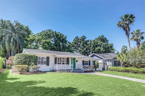 Location and charm meet between Winter Park and Downtown Orlando in the coveted Mills/50 district. Step into the adorable living room anchored with the original hardwood floors. To the left you have two light drenched bedrooms and a full bathroom loa...