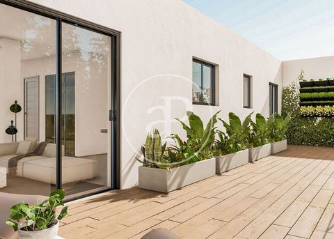 TWO BEDROOM PENTHOUSE WITH TERRACE IN BARRIO DE SALAMANCA We present this magnificent penthouse with beautiful terrace with unobstructed views and beautiful light in the heart of Guindalera. It is on the seventh floor of a property built in 1976 in p...