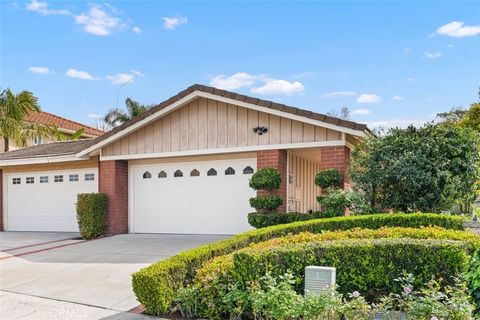 This charming single family 3 bedroom, 2 bath single story home with no steps is located on a quiet cul-de-sac in the highly desirable neighborhood of Portola Hills. As you walk inside you will enjoy the light and bright open floorplan with a beautif...