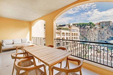 Reference : MC29CVMAF Location: Fontvieille, Monaco Category: Resale Status : Renovated, in perfect condition Type : Seaview apartment Description - 4 rooms - 3 bedrooms - 2 shower rooms - 1 bathroom - Walk-in closets - Living/dining room - Kitchen -...