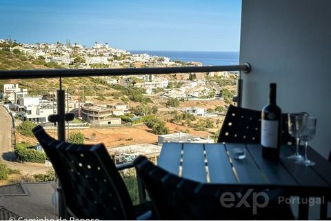 High standard of construction. Privileged location, with sea and marina views. In addition to being a great option to live in, you can still monetize because the apartment has a Local Accommodation License. If you are looking for something sophistica...